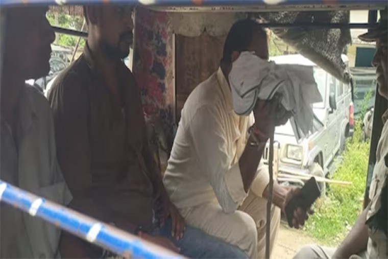 Gopalganj: JDU के प्रदेश महासचिव संजय चौहान शराब के नशे में गिरफ्तार, दिखाया सत्ता का धौंस 